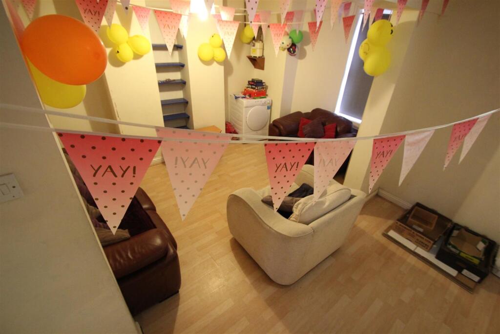 6 bedroom terraced house for rent