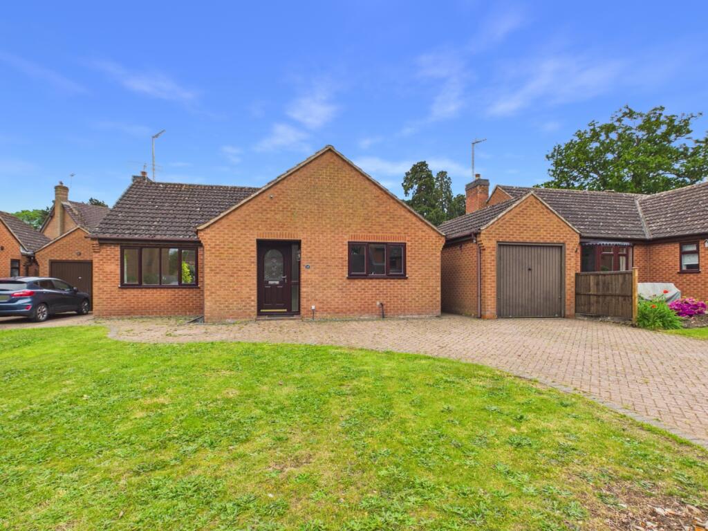 Main image of property: Bennett Drive, Warwick, Warwickshire, CV34