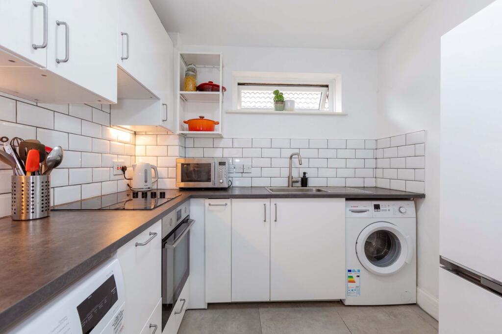 Apartment in Slough, Windsor and Maidenhead - View 4