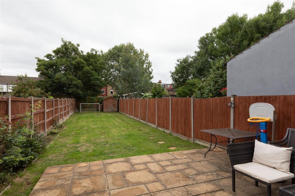 House in London, Royston Parade, Chingford - View 3