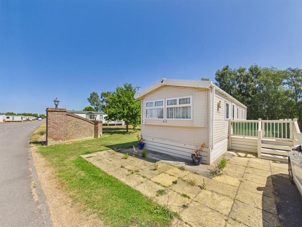 2-bed caravan on Alford Road, Mablethorpe, £33,995