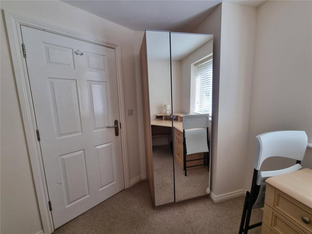 5 bedroom end of terrace house for rent