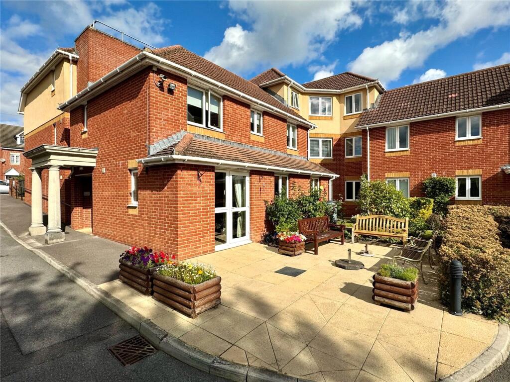 1-bed other on Victoria Road, Farnborough, Hampshire, GU14, £145,000