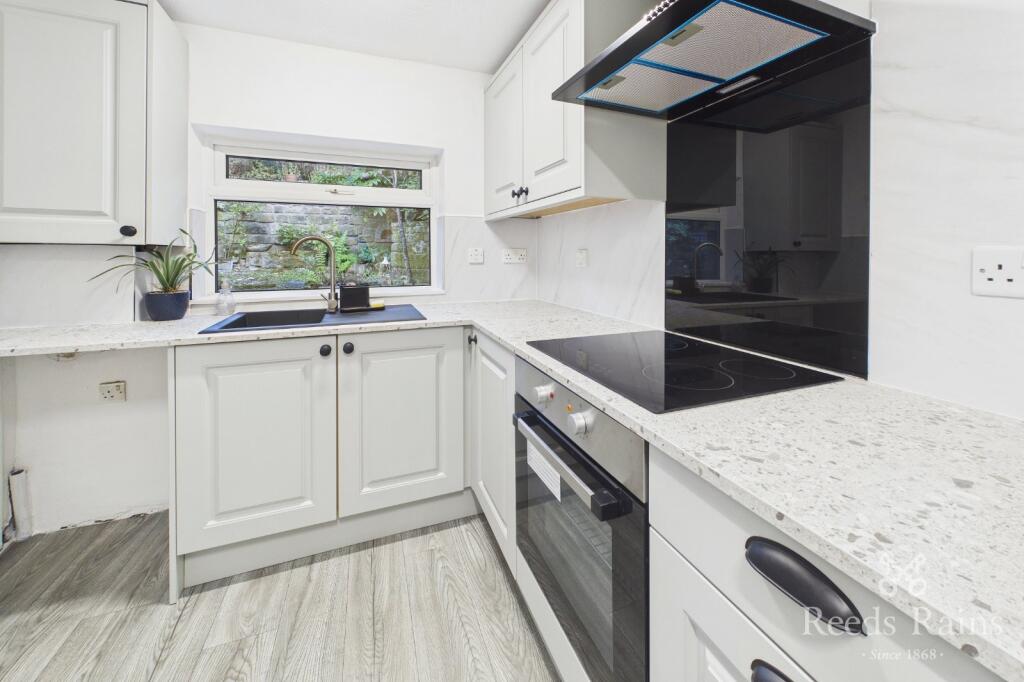 House in Halifax - View 5
