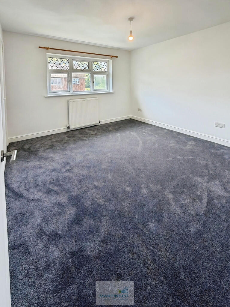House in Welwyn Hatfield, Hertfordshire - More