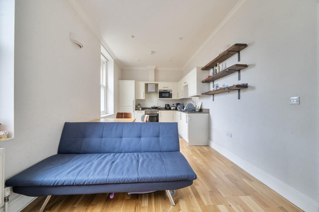 Apartment in Southall - View 4