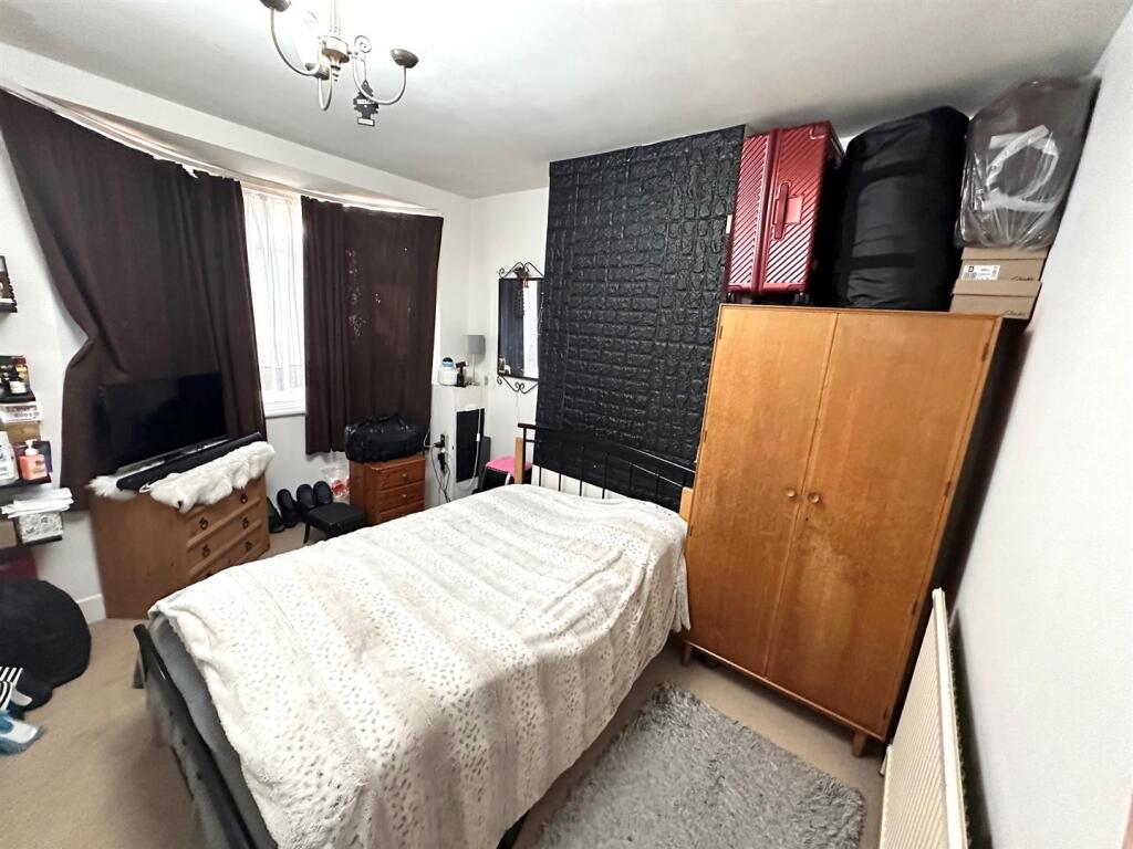 House in Southall - View 3
