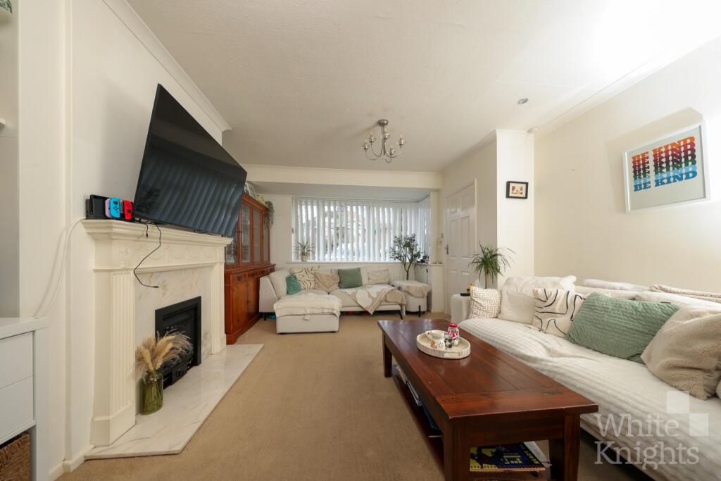 Wyndham Crescent, Woodley, Reading, Berkshire, RG5 3AY photo 4