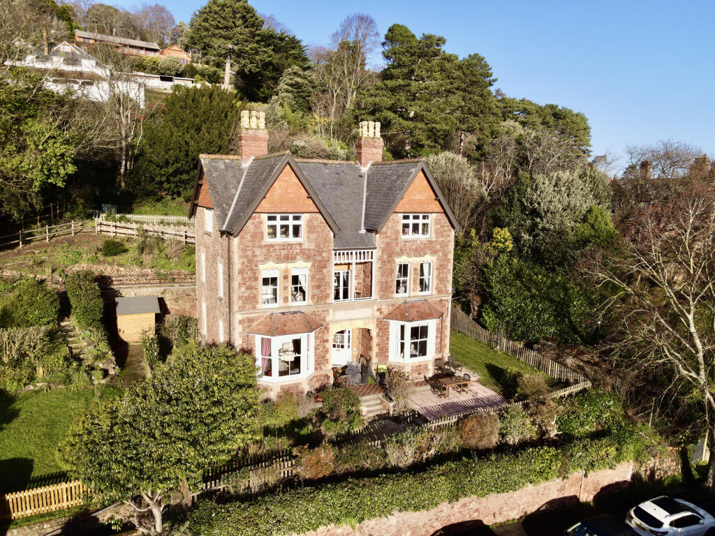 3-bed flat on North Hill, Minehead - With private garden. No chain., £325,000