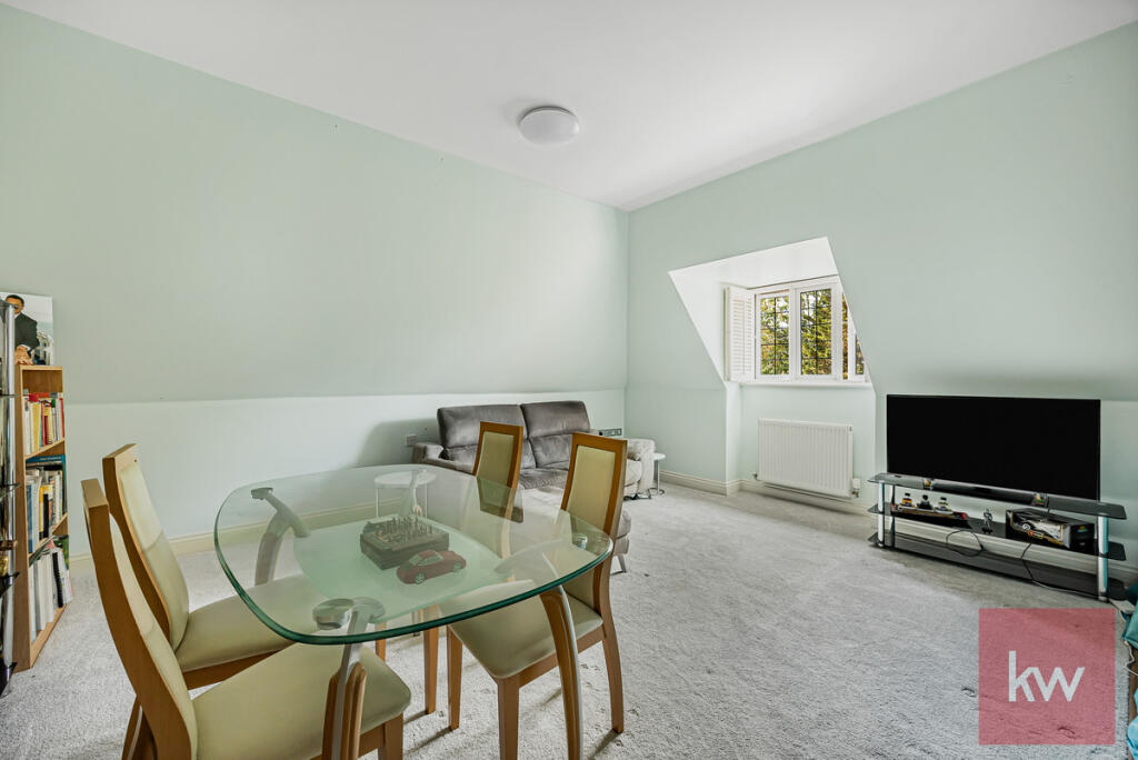 Apartment in Maidenhead, Bray Wick - View 4