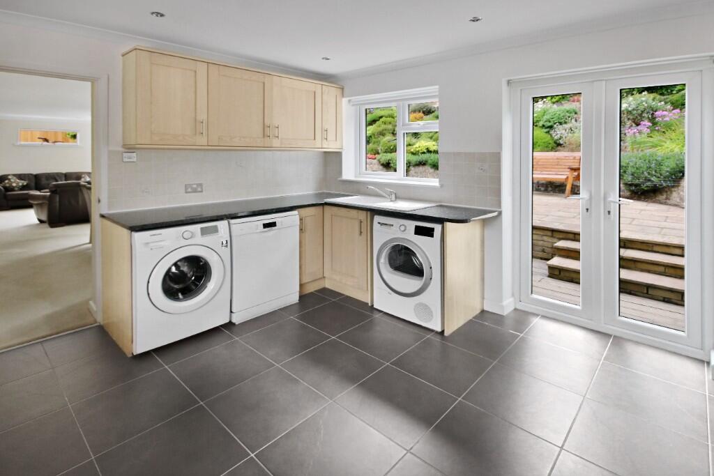 Harvest Hill, East Grinstead, West Sussex, RH19 photo 2