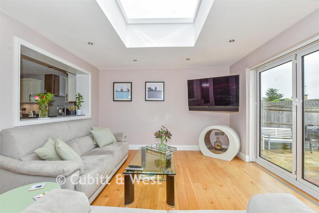 House in Horsham, Ashington - View 5