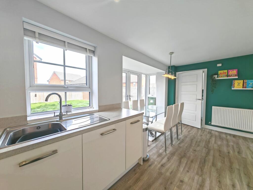 12, Wollaston Way photo 3