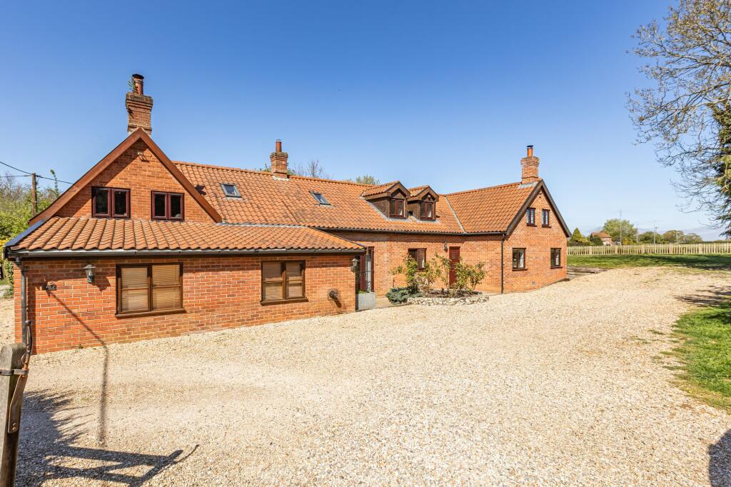 Main image of property: Spacious Bawdeswell Home Set in Approximately 0.5 Acres (STMS) Beside Bylaugh Woods