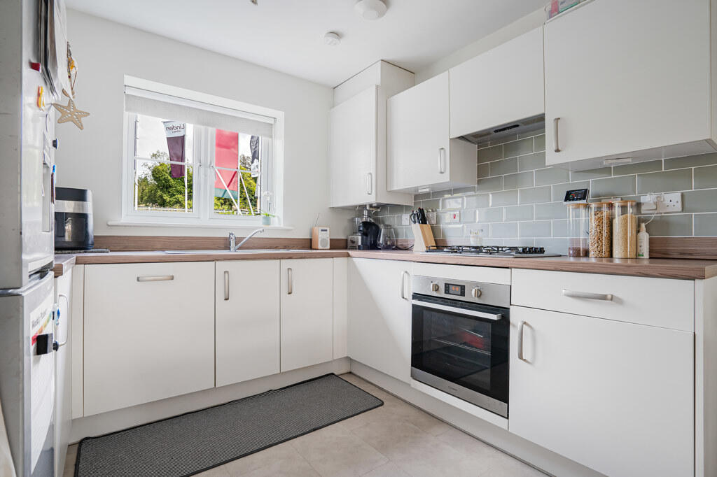 2 Lilburn Avenue, Royston, Hertfordshire, SG8 7FH photo 4