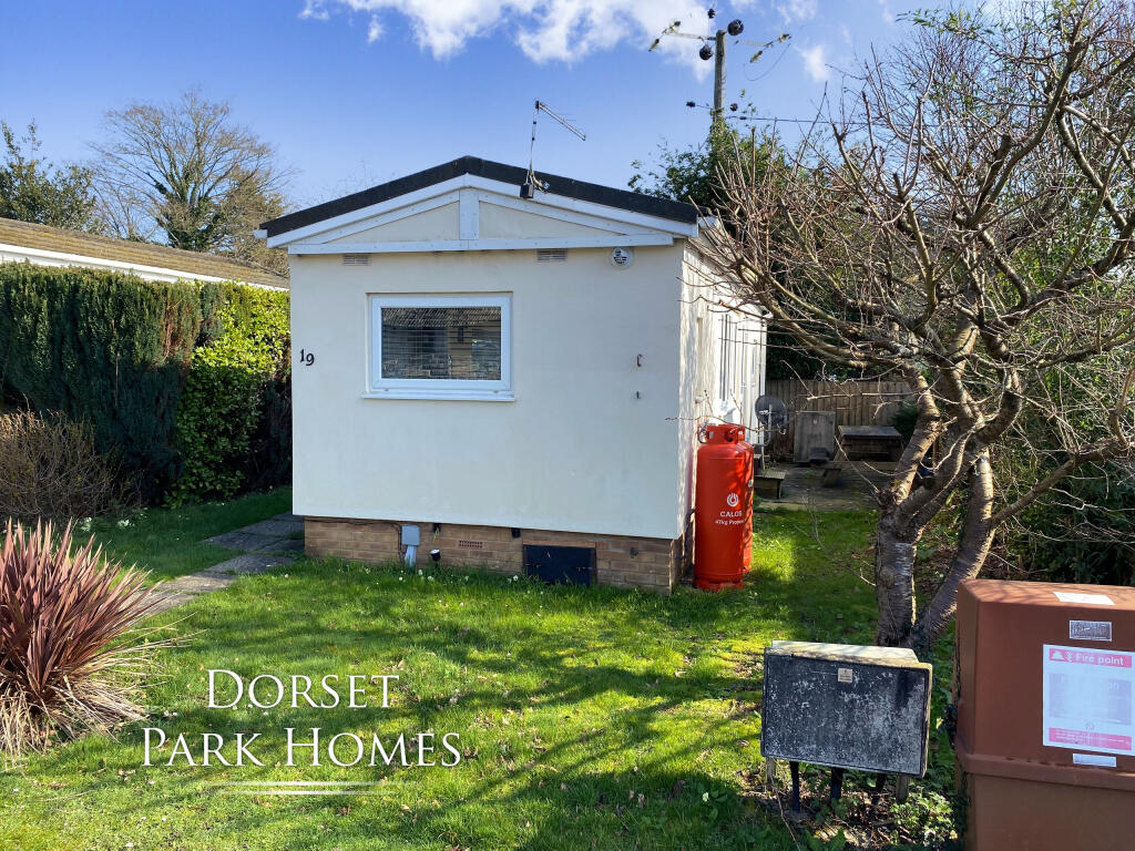 1-bed caravan on Slepe Park, Dorchester Road, Lytchett Minster, Poole, Dorset, £65,000