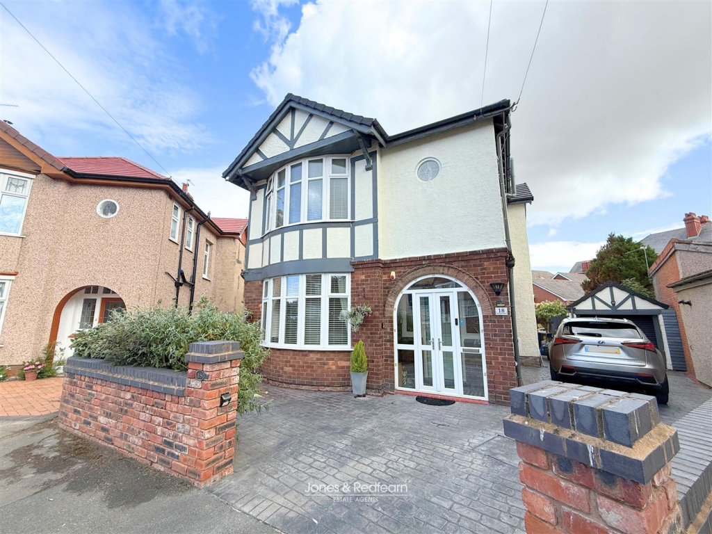 3-bed detached on Kinard Drive, Rhyl, £299,950
