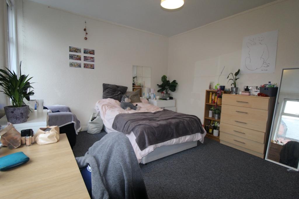 6 bedroom terraced house for rent