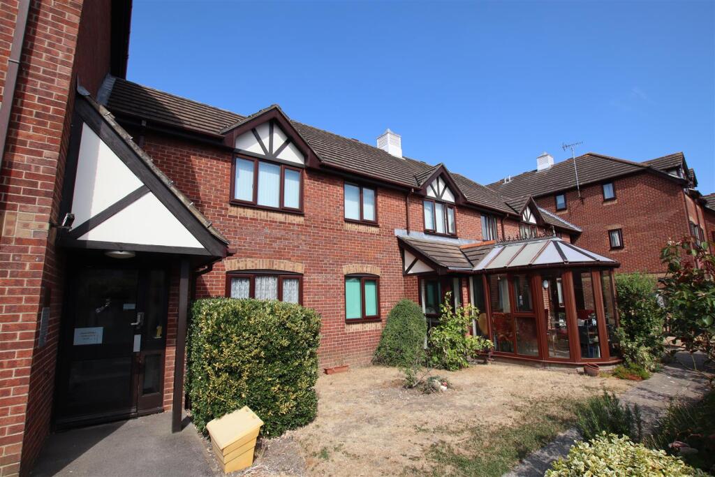 Main image of property: The Crescent, Eastleigh