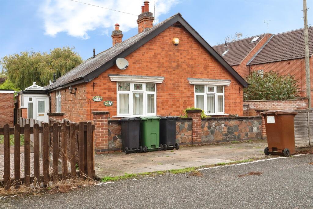 3-bed detached on Byron Street, Loughborough, £250,000