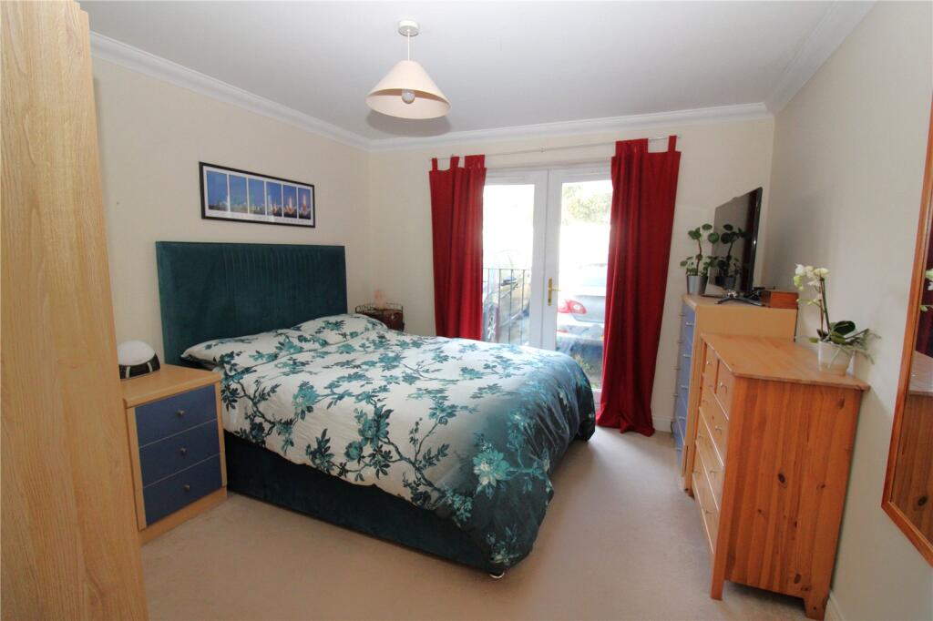 Apartment in Fareham, Hampshire - View 5