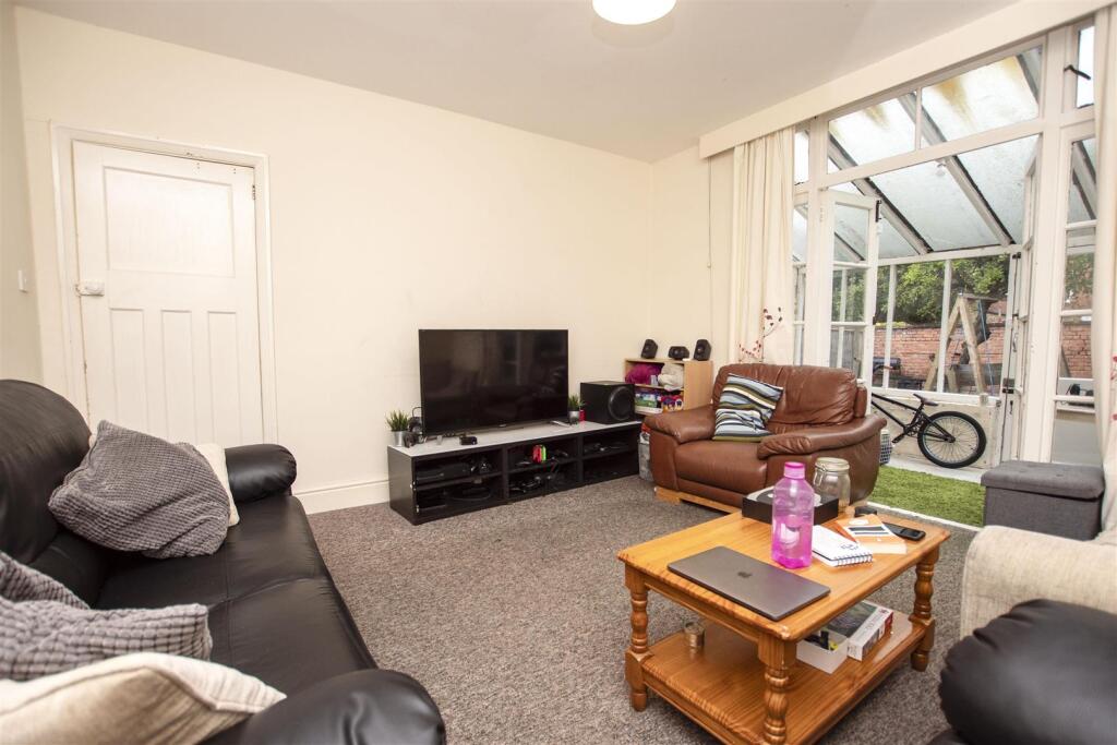 Main image of property: Warwards Lane, Birmingham, West Midlands, B29