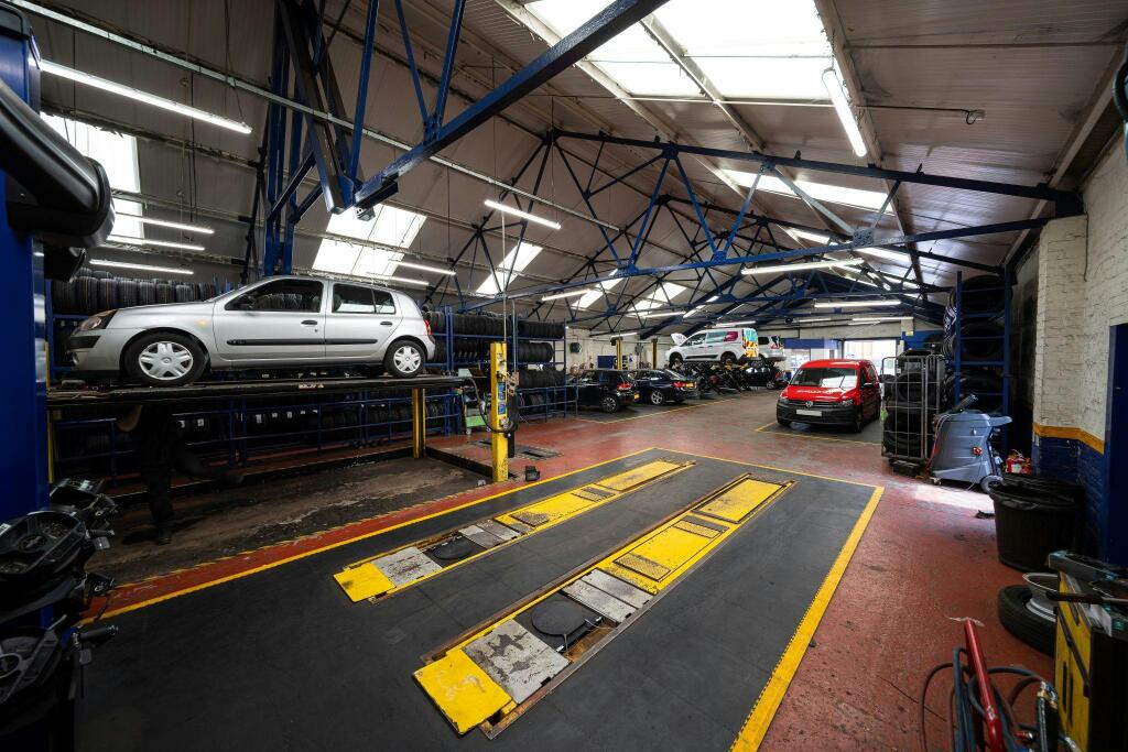 Kwik Fit Waterlooville Internal 14.jpg