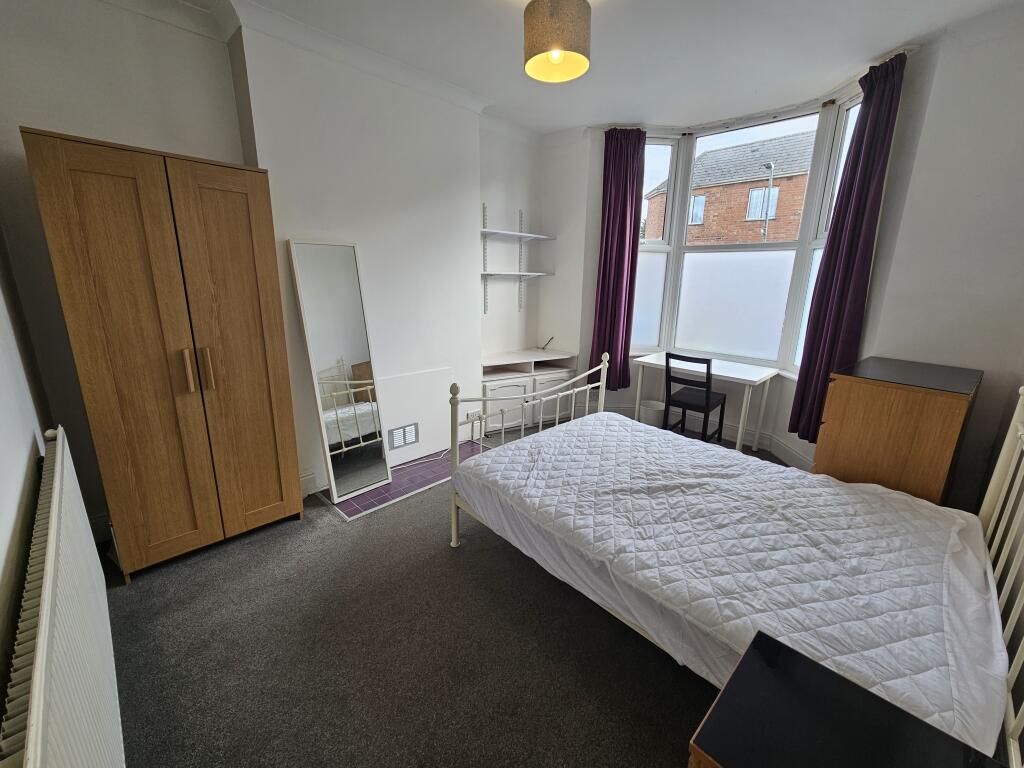 House in Warwick, Royal Leamington Spa - View 4