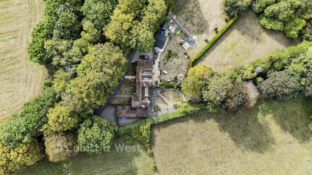House in Sutton - View 5
