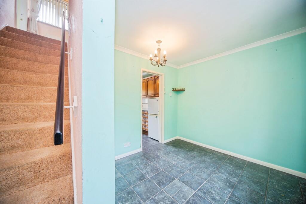 House in Southampton, Thornhill - More