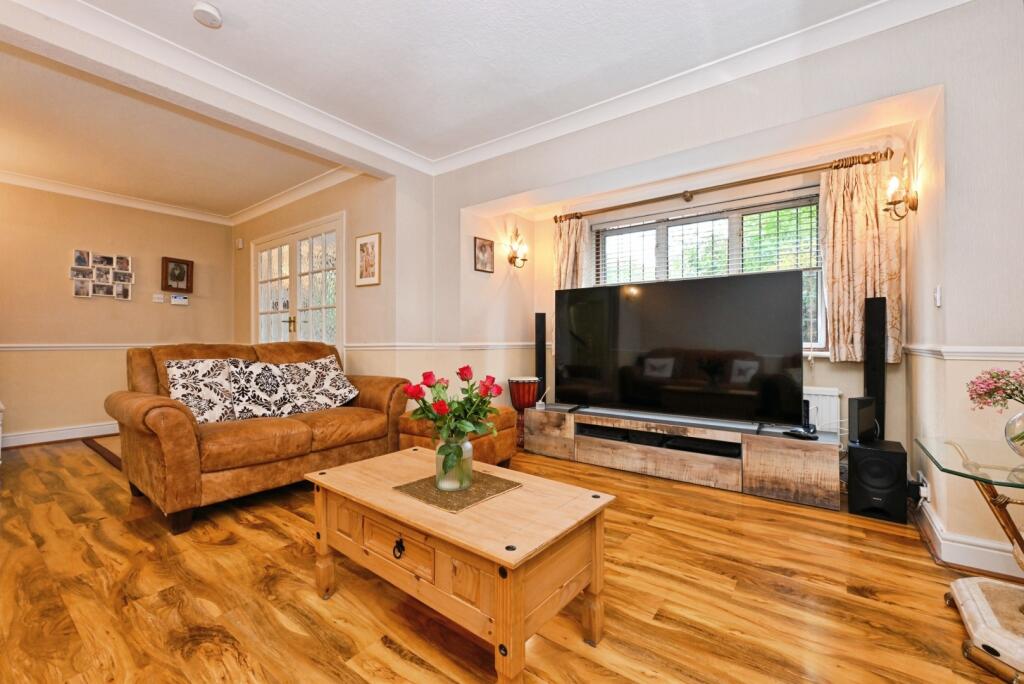 House in Waltham Cross, Churchgate - View 4