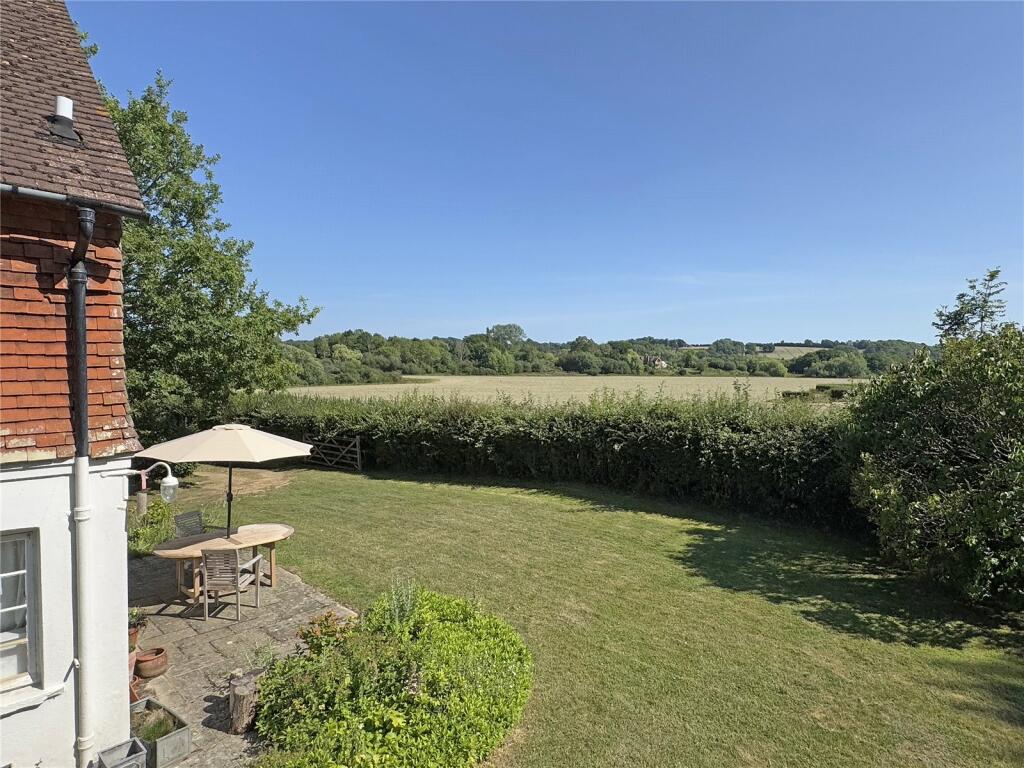 House in Chichester, Wisborough Green - More