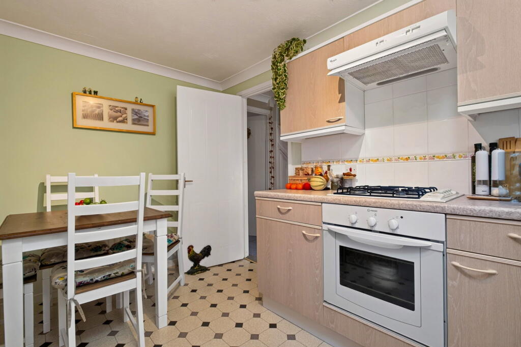 House in Northampton, Wellingborough - More