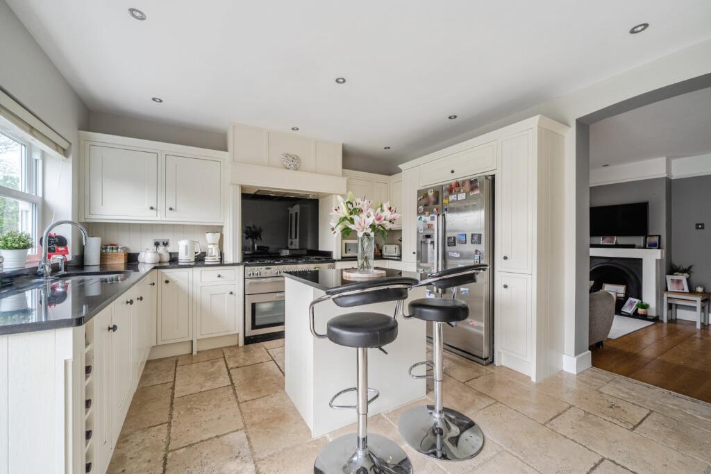 Main image of property: Lent Rise Road, Burnham, Buckinghamshire, SL1