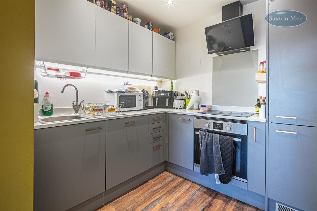 Apartment in Sheffield, Wicker, Neepsend - View 3
