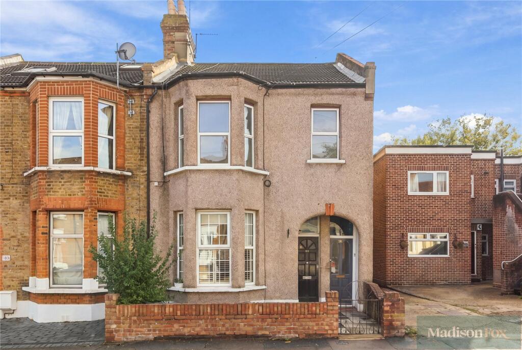 1-bed flat on Prospect Road, Woodford Green, IG8, £300,000