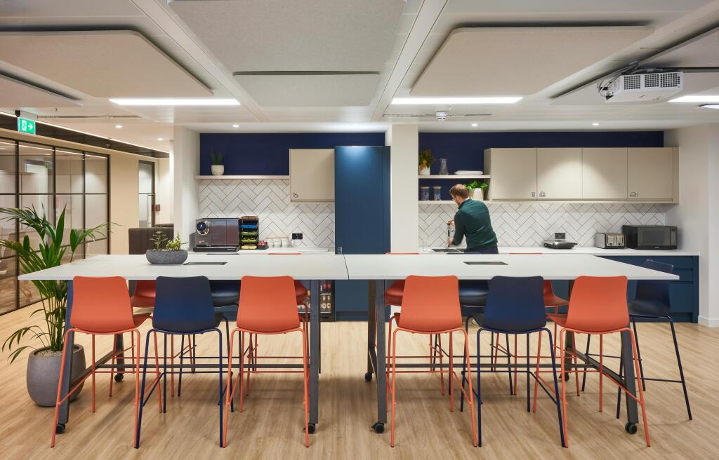 ST-office-extra1092.jpg