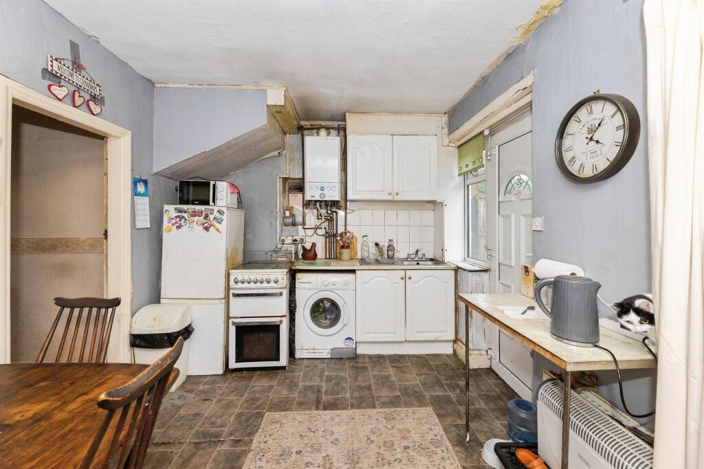House in Bradford, West Yorkshire - View 4