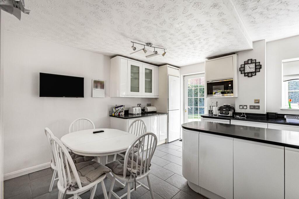 House in Hatfield, Swanley Bar, North Mymms - View 5