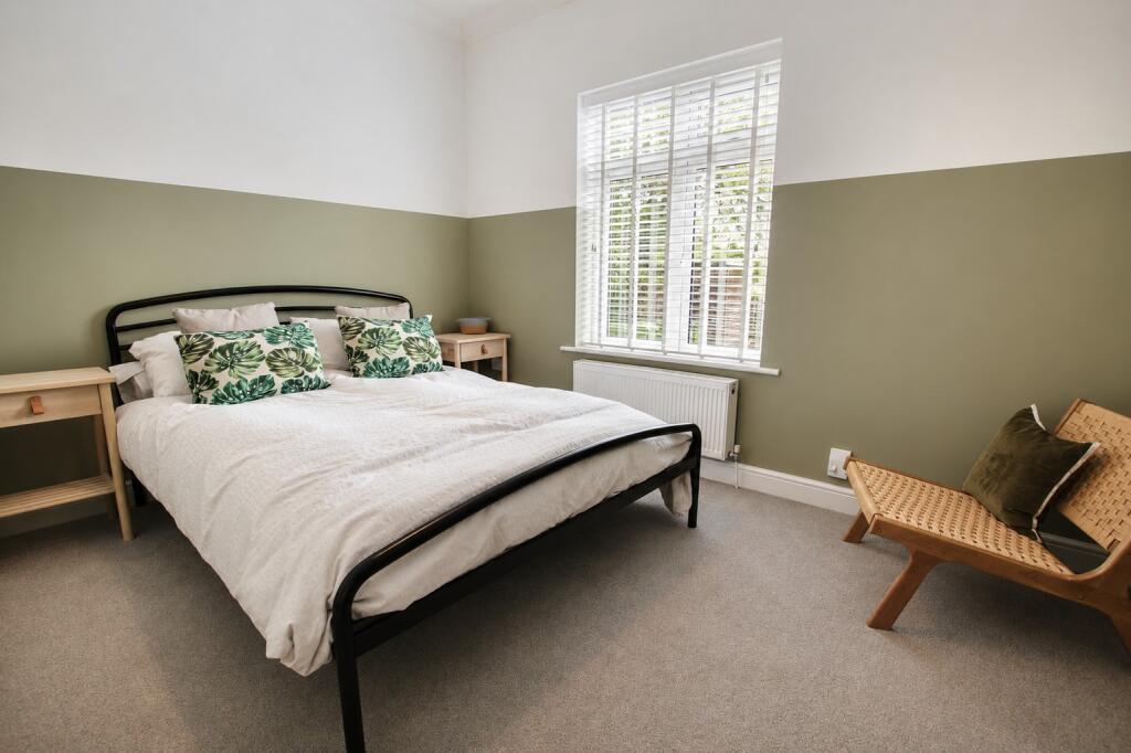 Apartment in Southampton - View 3