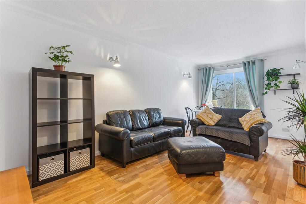 Main image of property: Clapham Common South Side, SW4