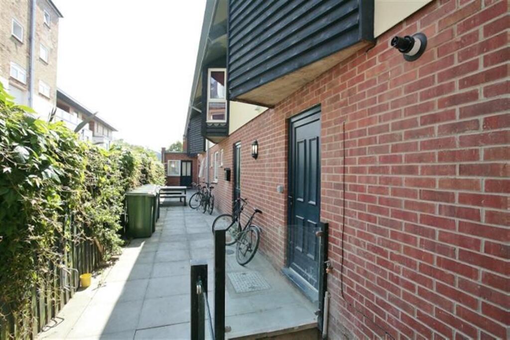 Main image of property: Cowley Road, Oxford, Oxfordshire, OX4