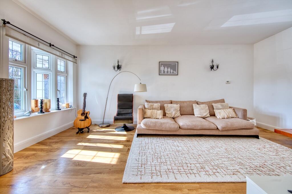 Additional image 11 of Georges Wood Road, AL9