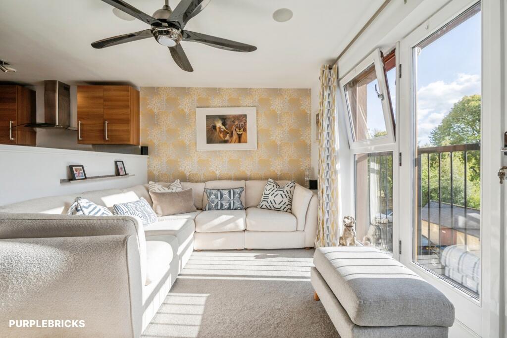 Pelman Way, Epsom, KT19 photo 3