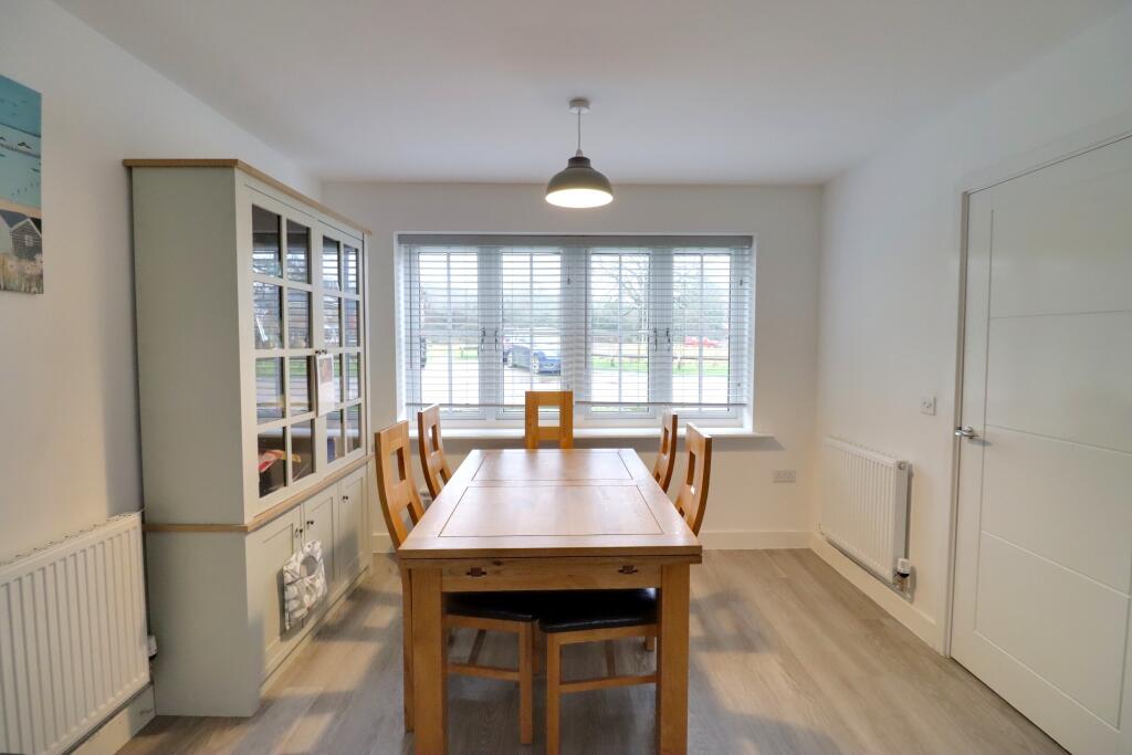 Coddington Grove, Waterlooville photo 4