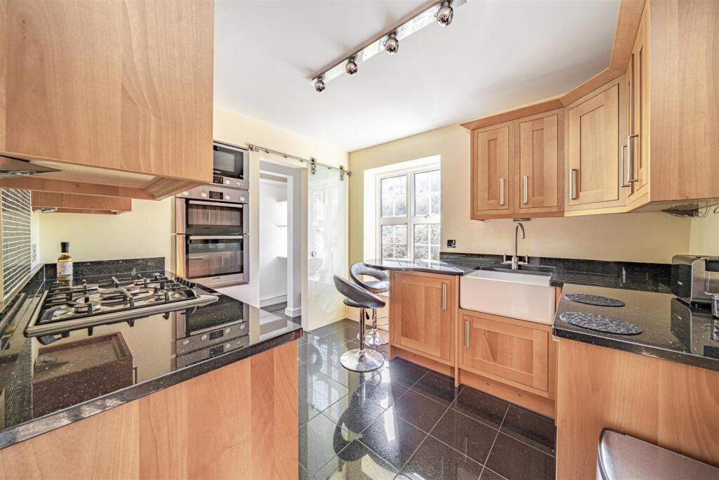 Apartment in London, Royal Borough of Kingston upon Thames - View 3