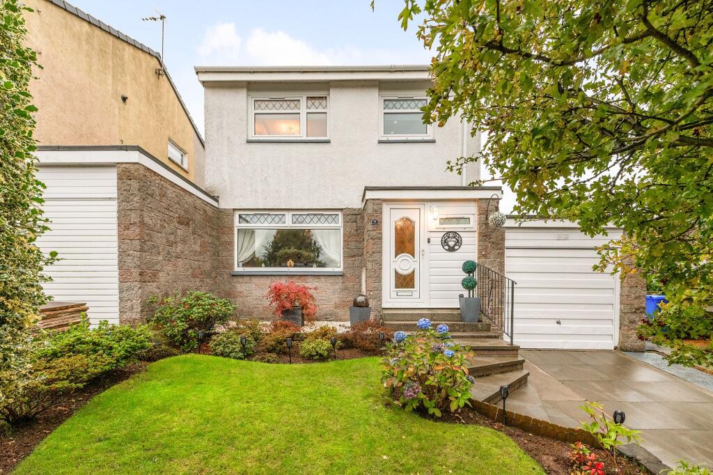 3-bed detached on Braemar Avenue, Dunblane, FK15, £295,000