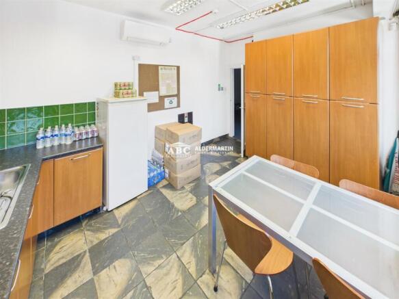 CAM03215G0-PR0095-STILL014.jpg