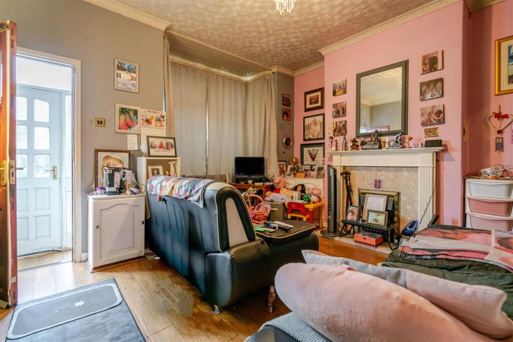 House in Salford, Greater Manchester - View 5