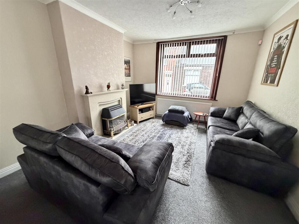 House in Houghton-le-Spring, Houghtonside - More